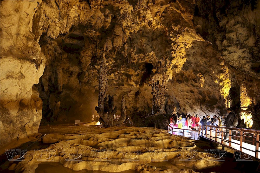 This story has been passed down by locals and adds a mystical layer to the cave’s natural landscape